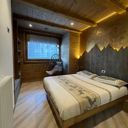 House Snc Di Elisa Baroni E Beatrice Dei Cas דירה